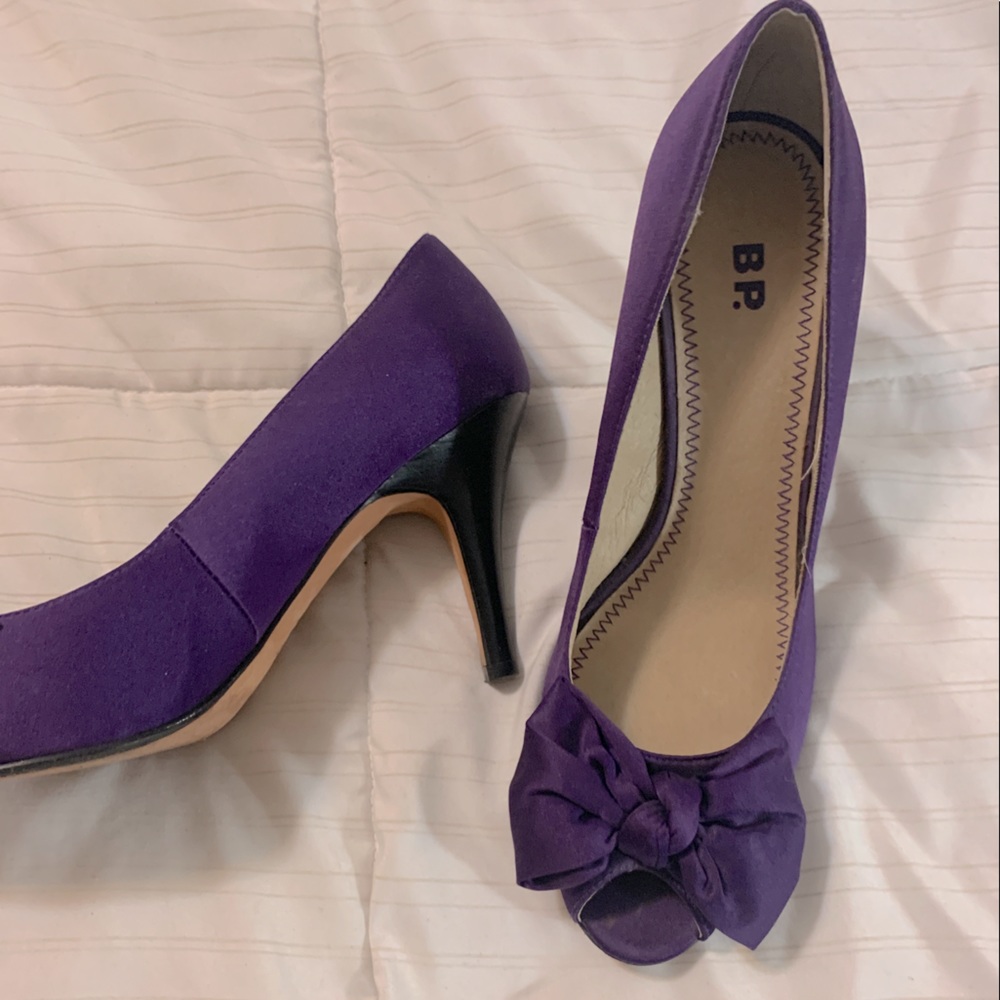 Dark purple BP heels with bows 💜🎀👠 barely worn